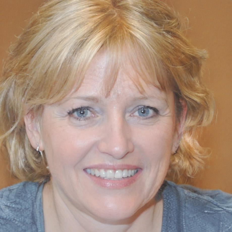 Portrait de Marie Dubois, formatrice experte en audit budgétaire